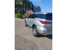 TOYOTA - HILUX SW4 - 2020/2020 - Prata - R$ 255.000,00