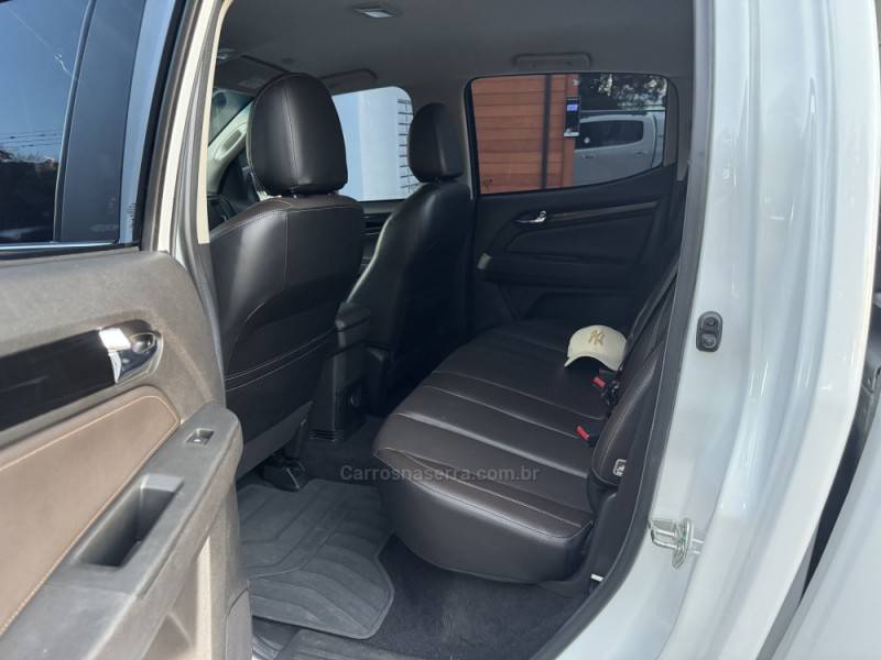 CHEVROLET - S10 - 2021/2022 - Branca - R$ 199.900,00